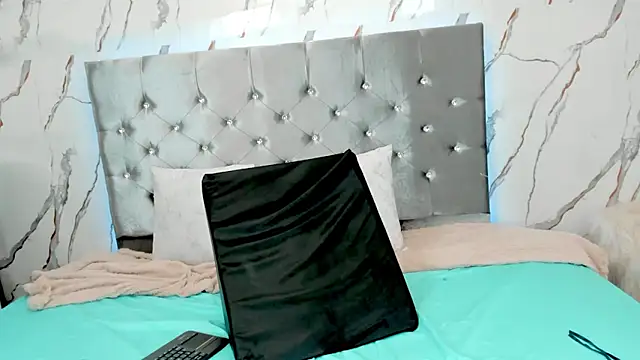 Watch vanessa_saquirt live on EroticFlix - High definition streams