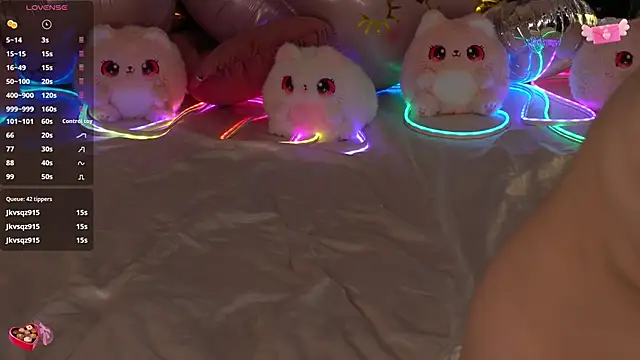 Watch FoxyShy live on EroticFlix - High definition streams