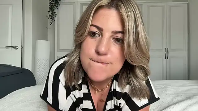 MsBelleWarick webcam