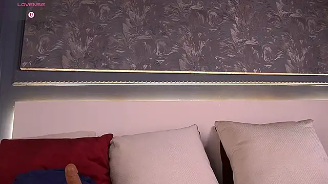 MiaKay1 webcam