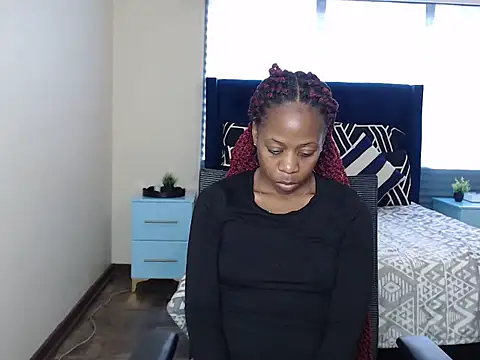 QUEENMANDYY webcam