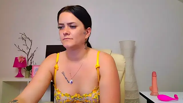 nicolsparklex (F young) - show pussy with pirsing and play 2 minut