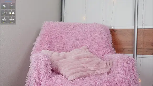 CherlyGuss live sex cam