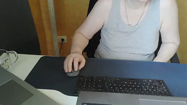 SweetPhoenix76 webcam
