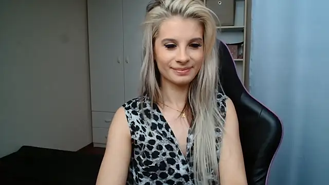 KristineGlow webcam