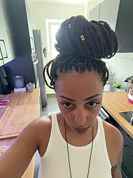 SweetPetiteNoir webcam