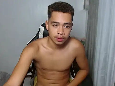 curlyasian_njxx