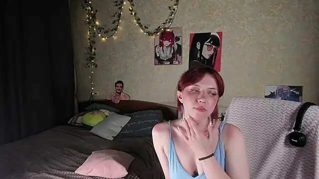 Love_is_Lola webcam