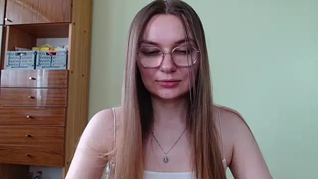 Watch LooveELLYx live on EroticFlix - High definition streams