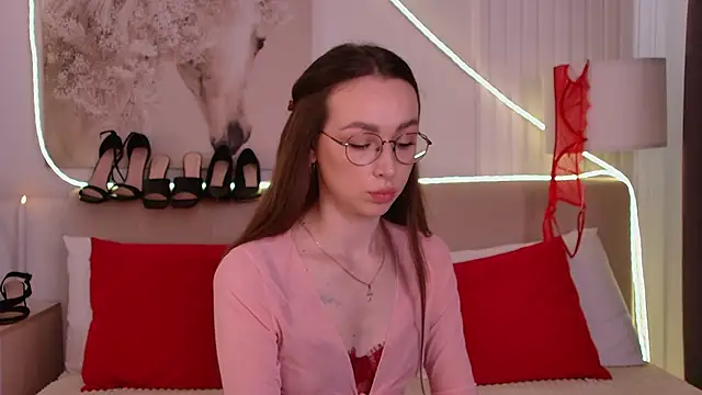 Watch Emily_Simon live on EroticFlix - High definition streams
