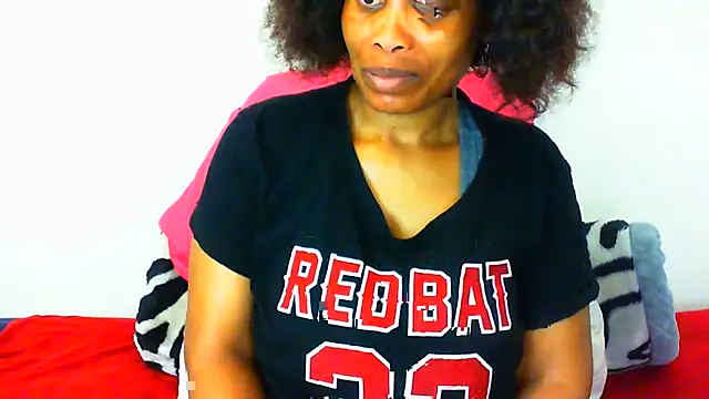 NAUGHTIECURVY webcam