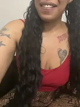 Desirae_Luciano live cam on StripChat