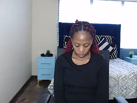 QUEENMANDYY webcam