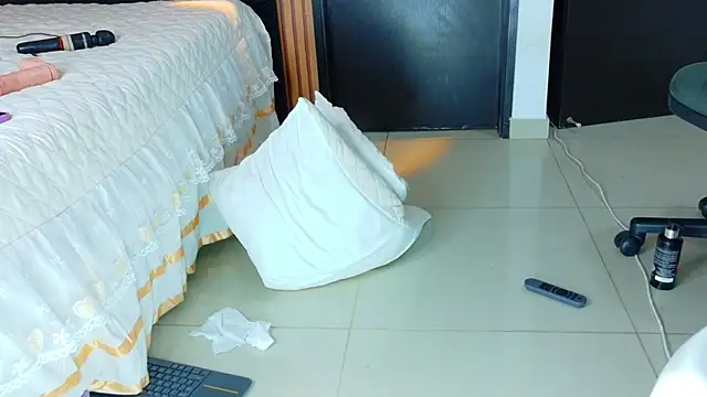 Black-gem18 live cam on StripChat