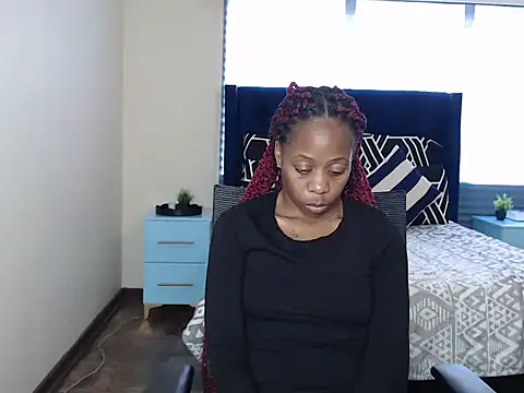 QUEENMANDYY live cam on StripChat