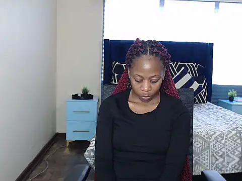 QUEENMANDYY webcam