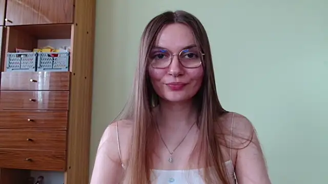 LooveELLYx webcam