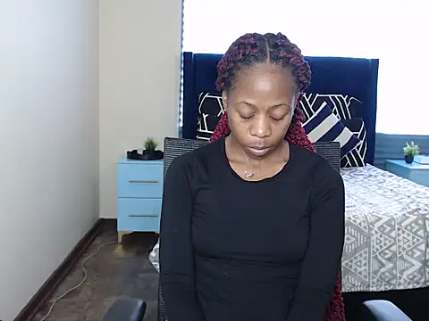 QUEENMANDYY webcam