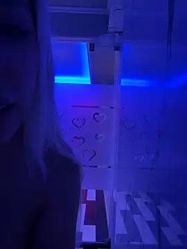 sofy_softtt (F teen) - Flash boobs