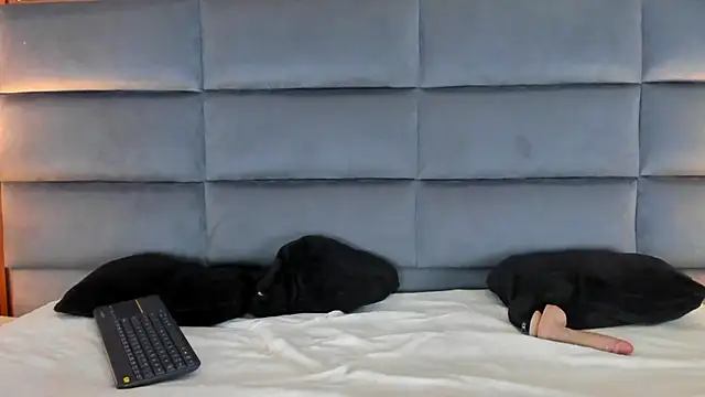 MiaVolkova webcam
