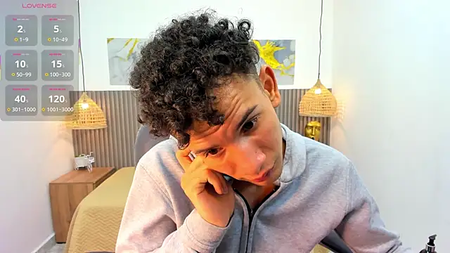 jdwhite18 (M twink) - completely naked
