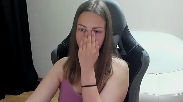 Mia_shy1 webcam