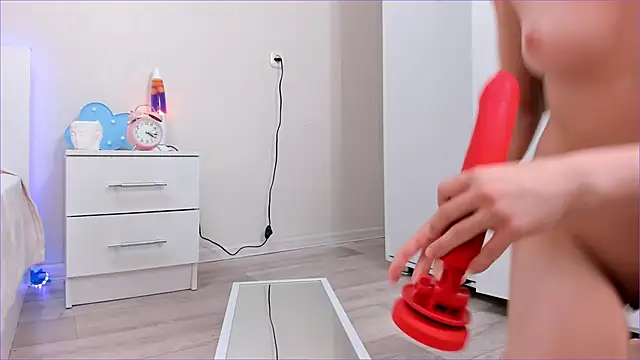 Milly_Lane webcam