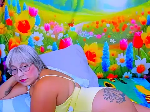 indianroxy webcam
