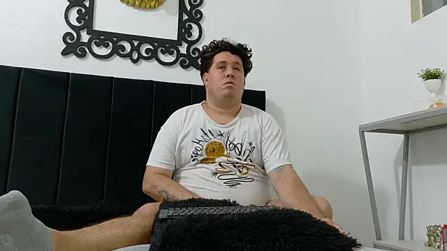 PinkQueen23 webcam