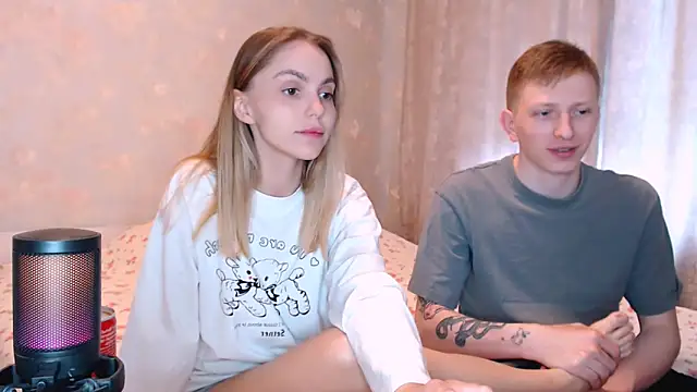 juliaanddima live cam on StripChat