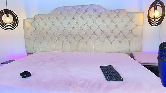 Watch ZenyaVirelli live on EroticFlix - High definition streams