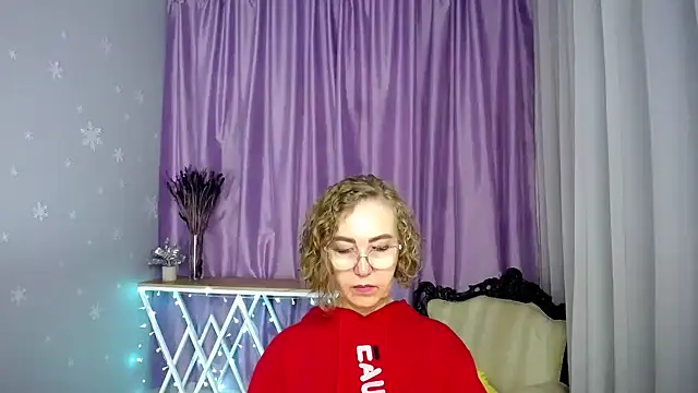 Watch queen_a_n_i live on EroticFlix - High definition streams