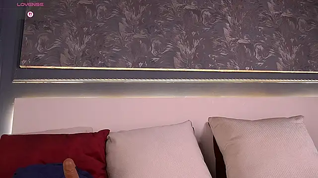MiaKay1 webcam