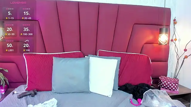 Maya_curvy webcam