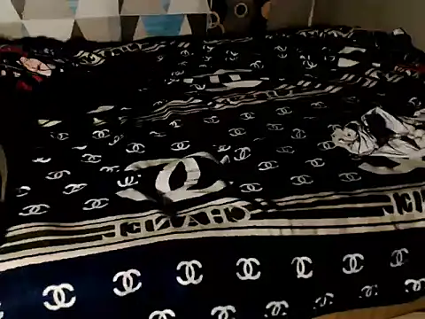 Trish_CurveCock webcam