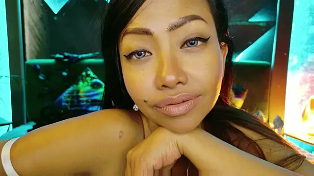 ElyaQuinn webcam