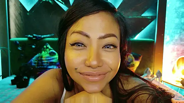 ElyaQuinn webcam