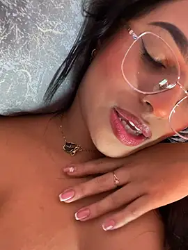 Linda_Saenz_ webcam