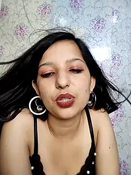 Watch Queen_Rosyy live on EroticFlix - High definition streams