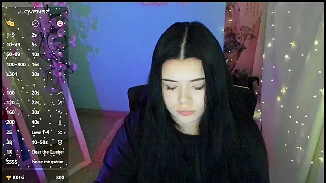 Mona_Esty webcam
