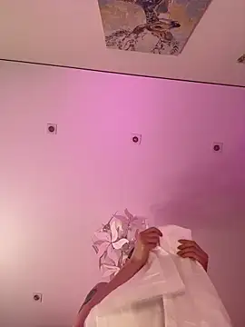 HugeBoobsAlice webcam