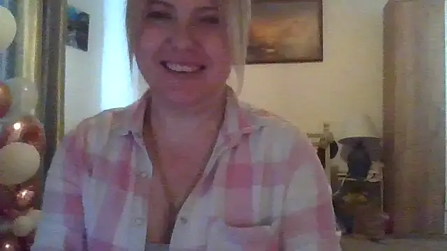 ElenaLove888 webcam