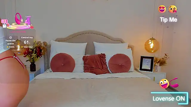 MissLoou webcam