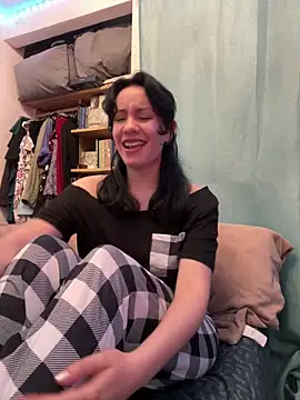 Nina-Chick777 webcam