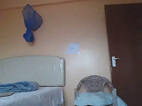 pinky-lips webcam