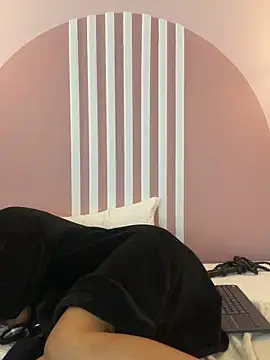 Valkiriia_wiine webcam