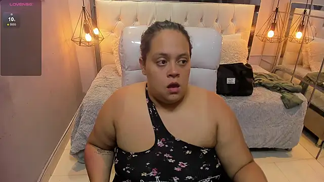 zara_moon1 webcam
