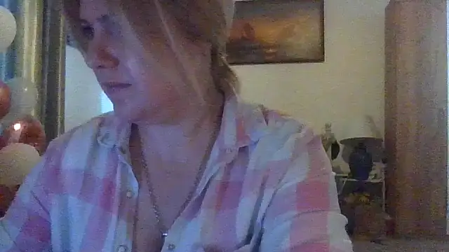 ElenaLove888 webcam