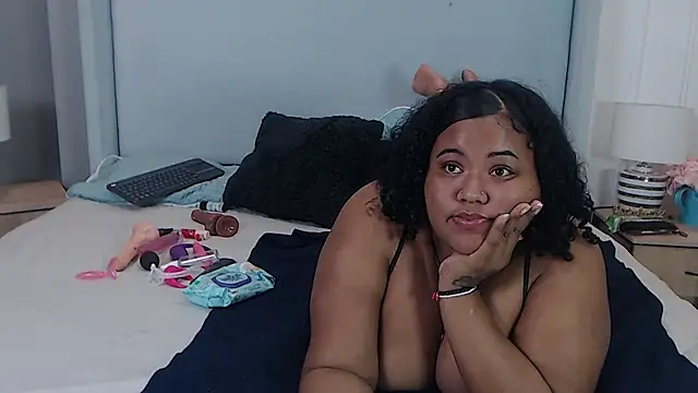 AlishaMonroe_ webcam