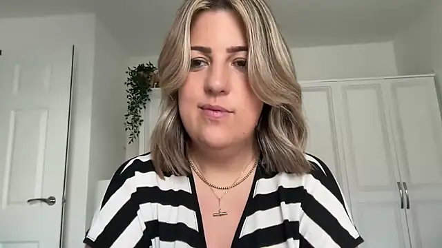 MsBelleWarick webcam